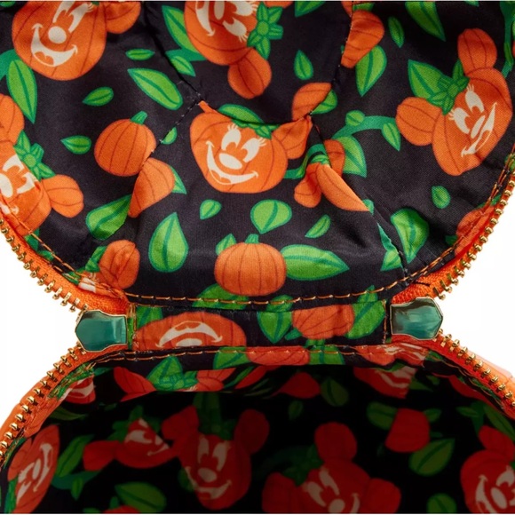 NWT Pumpkin Minnie Mouse O Lantern Loungefly Crossbody Bag! **Glow in the dark** - Picture 5 of 6
